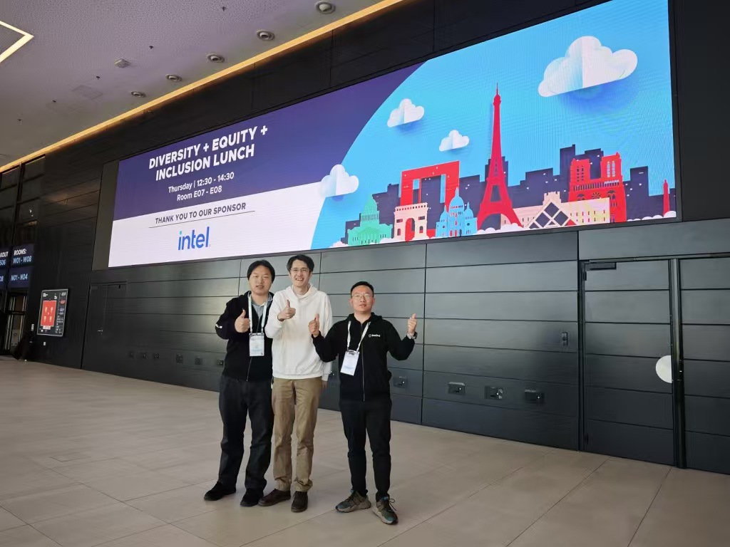 Zhang Xiao and Li Mengxuan at KubeCon France 2025