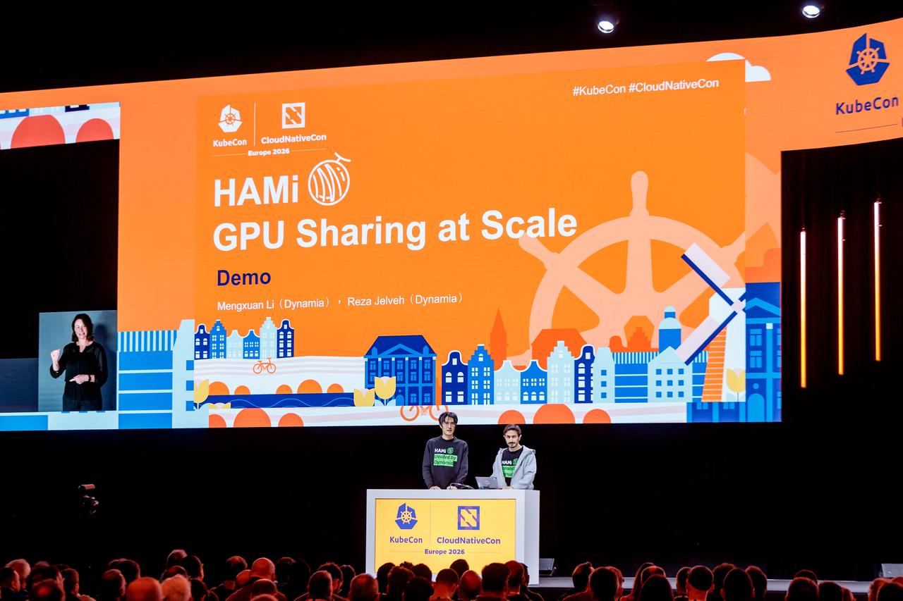 Mengxuan Li and Reza Jelveh during the KubeCon Keynote Live Demo (13,000+ attendees on-site)
